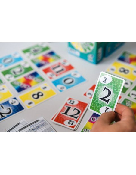 Skyjo - Jeu de Cartes Stratégique Familial 8+ ans - 2 à 8 joueurs