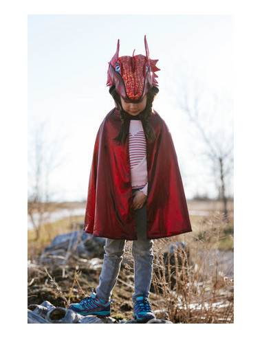 Cape de dragon rouge irise
