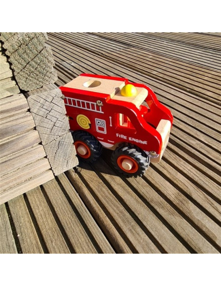 Camion de pompiers en bois