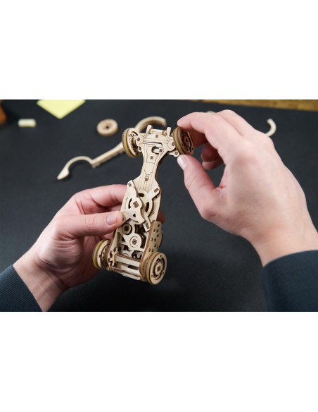 UGEARS Rapid Mouse - Voiture de sport mécanique en bois