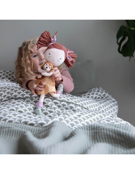 Poupée Sophia 35 cm : élégance et douceur