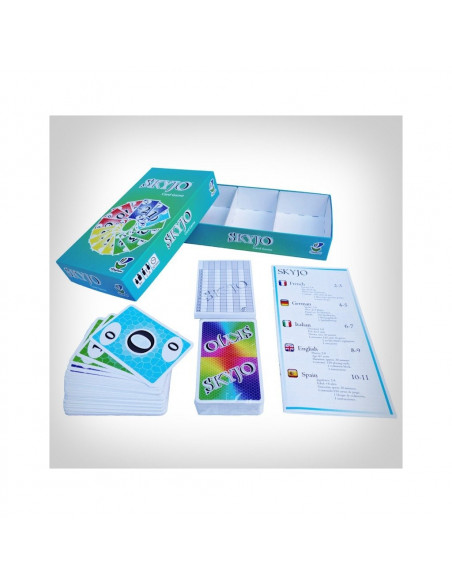 Contenu complet du jeu Skyjo : 150 cartes numérotées, bloc-score et règles du jeu - Vue d'ensemble du matériel