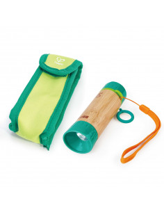 Hand powered flashlight